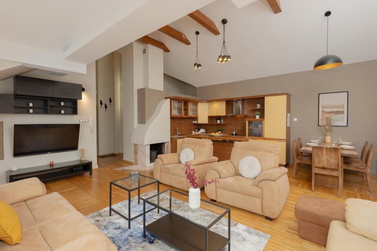 Leilighet Spacious For 8 Guests Near Metro Natolin By Renters *