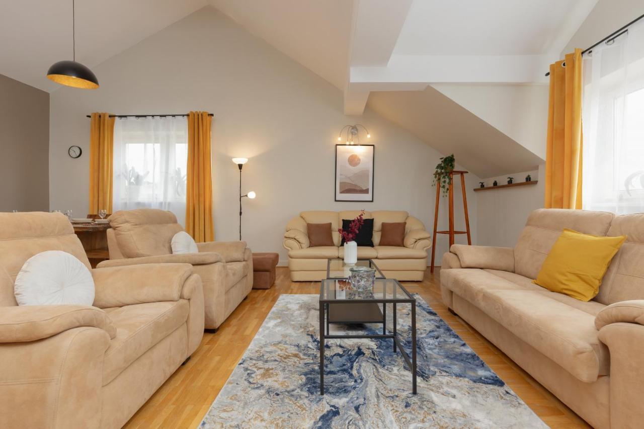 Spacious For 8 Guests Near Metro Natolin By Renters Leilighet Warszawa
