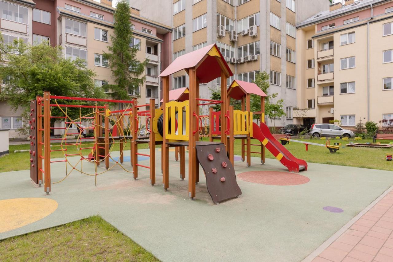 Spacious For 8 Guests Near Metro Natolin By Renters *