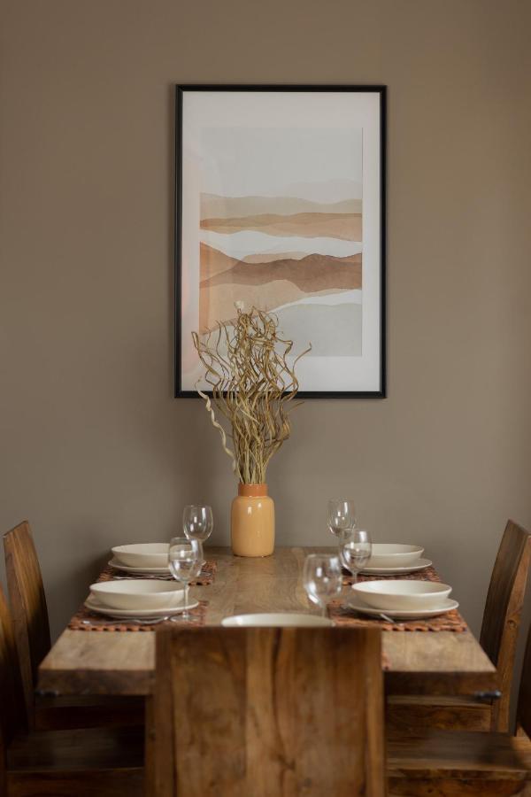 Leilighet Spacious For 8 Guests Near Metro Natolin By Renters Warszawa