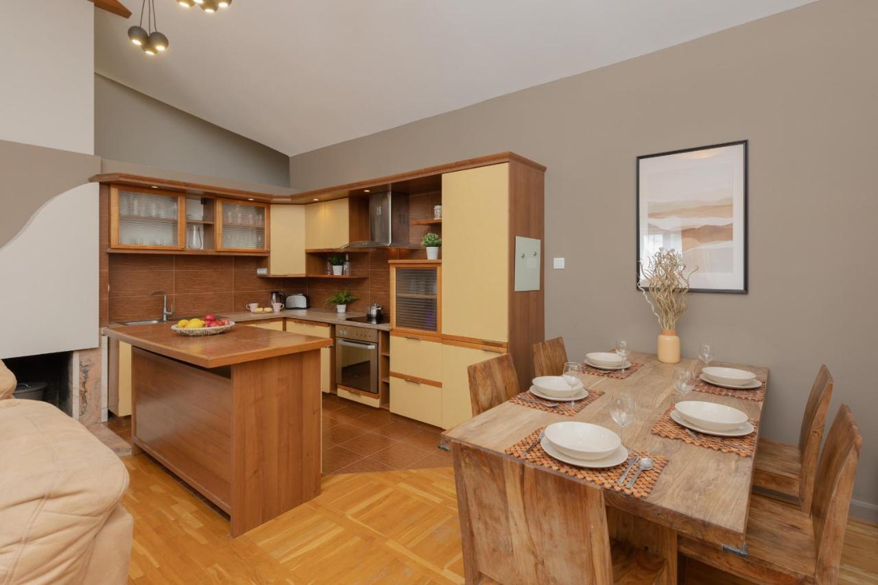 Spacious For 8 Guests Near Metro Natolin By Renters Leilighet Warszawa