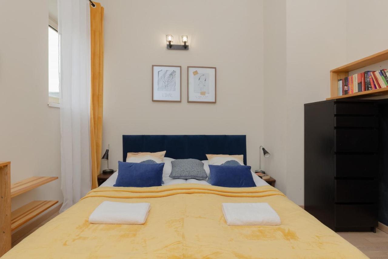 Spacious For 8 Guests Near Metro Natolin By Renters