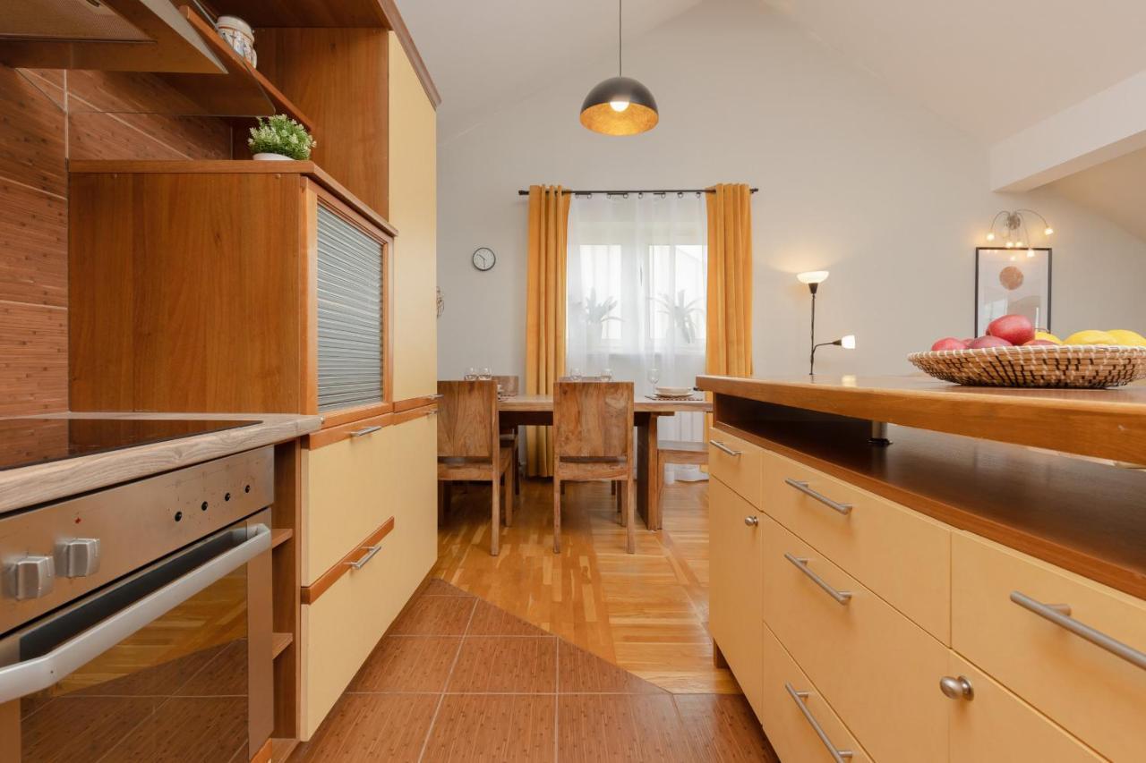 Spacious For 8 Guests Near Metro Natolin By Renters Leilighet Warszawa