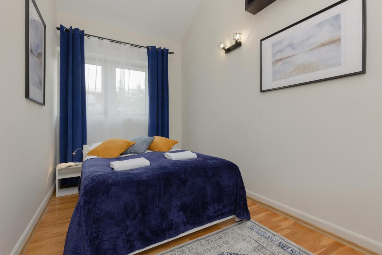 Spacious For 8 Guests Near Metro Natolin By Renters