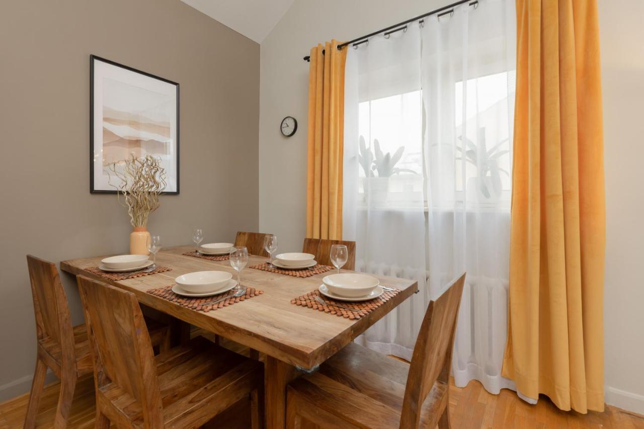 Spacious For 8 Guests Near Metro Natolin By Renters Warszawa